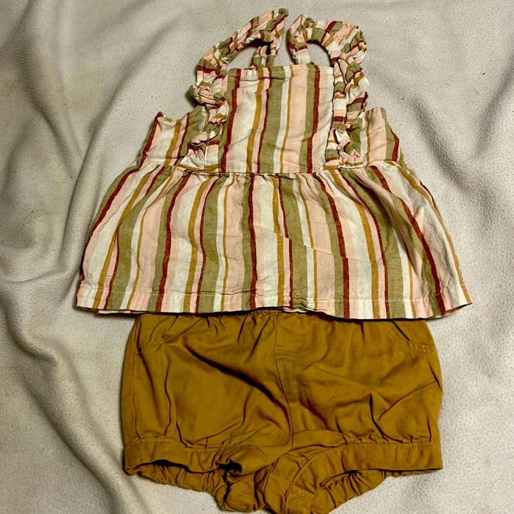 Carters 2 piece short set worn once size 18M